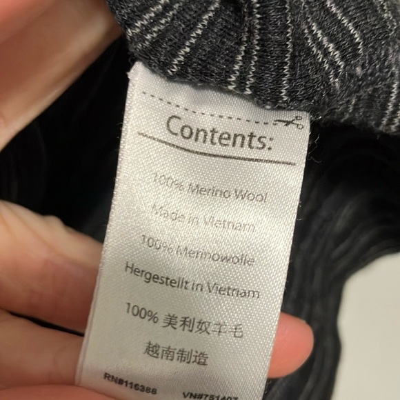 Smartwool 100 % merino wool Gray Striped Long Sleeve Layer Tee Top Sweater - Picture 3 of 7